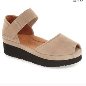 L'Amour Des Pieds Amadour Mary Jane platform Velcro sandal in taupe suede